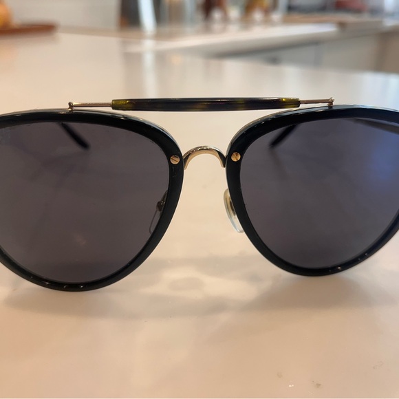 Gucci Black and Gold Sunglasses - Picture 1 of 6